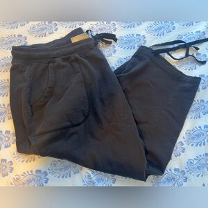 Women’s Avenue Black Cotton Cropped Pants